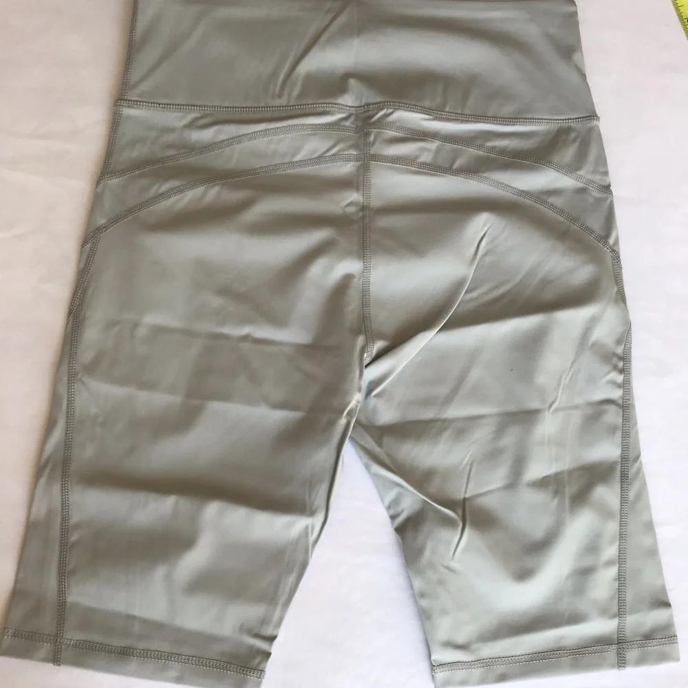 High Waist Biker Shorts Gray Women's size Large Pockets 9" Inseam Soft - Picture 9 of 15